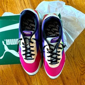 Size 10 Cruz Ryder, flair women’s Puma sneakers